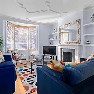  Holiday home The Townhouse By My Getaways Free Parking