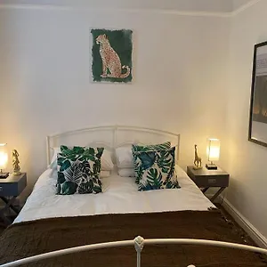  Apartment Cosy Regency Studio